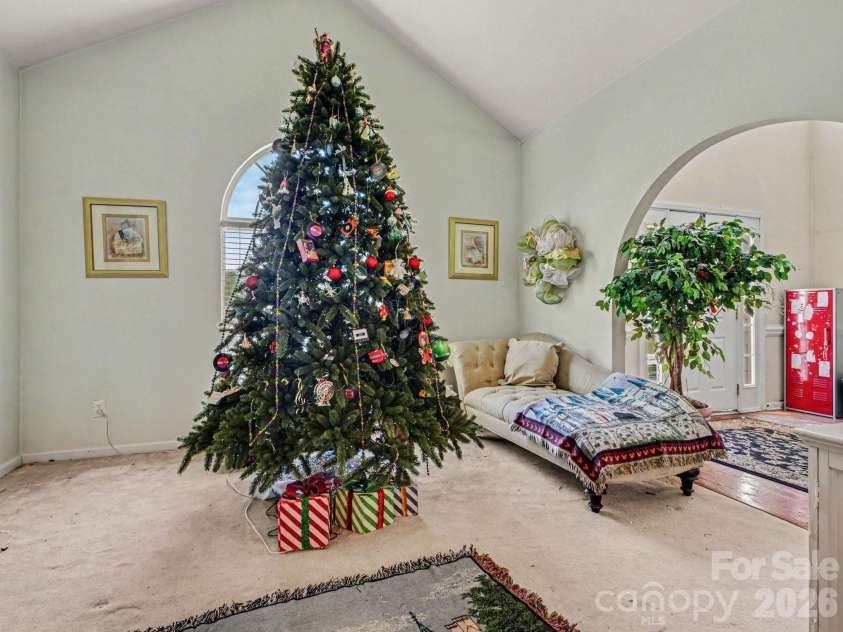 8800 Cavonnier Lane, Charlotte, NC 28216.  MLS# CAR4380051, YatesRealty ID 27802. 