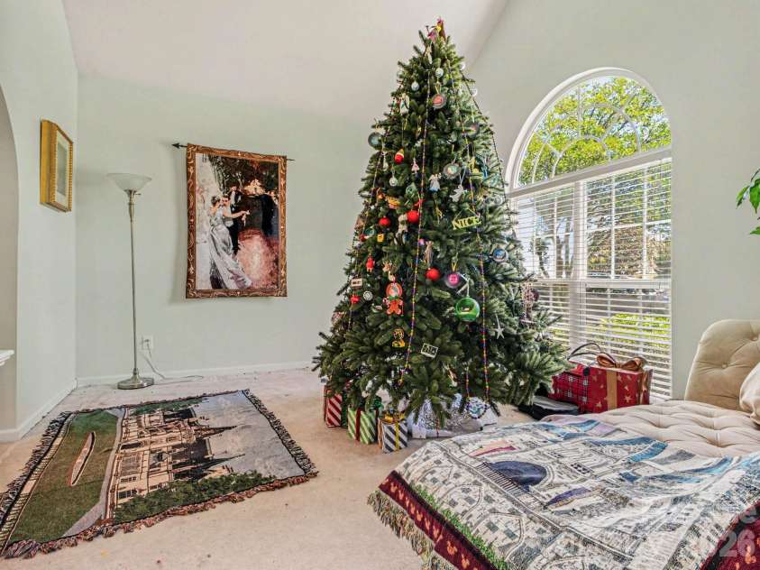 8800 Cavonnier Lane, Charlotte, NC 28216.  MLS# CAR4380051, YatesRealty ID 27802. 