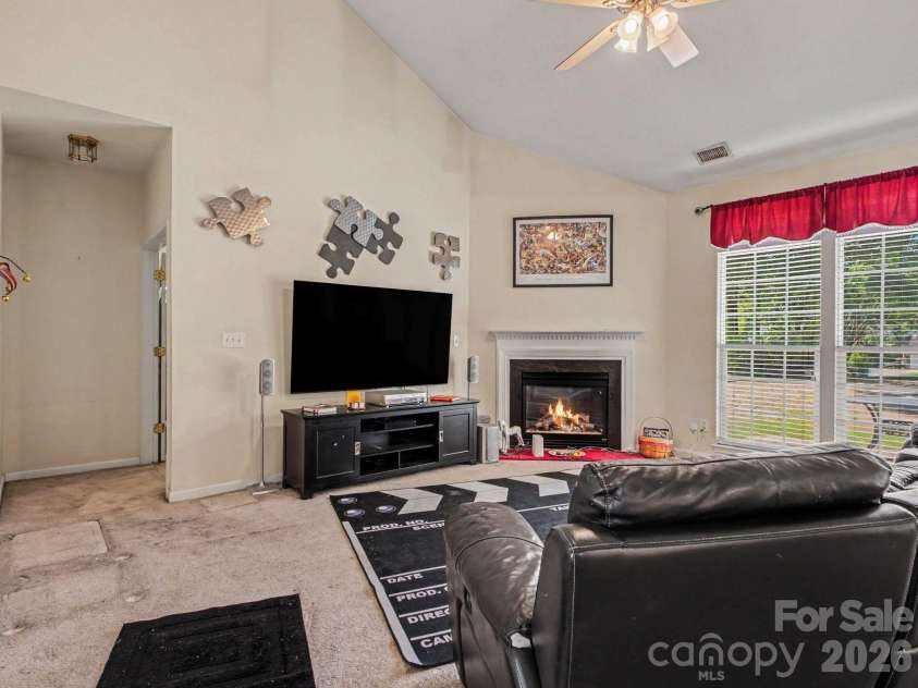 8800 Cavonnier Lane, Charlotte, NC 28216.  MLS# CAR4380051, YatesRealty ID 27802. 