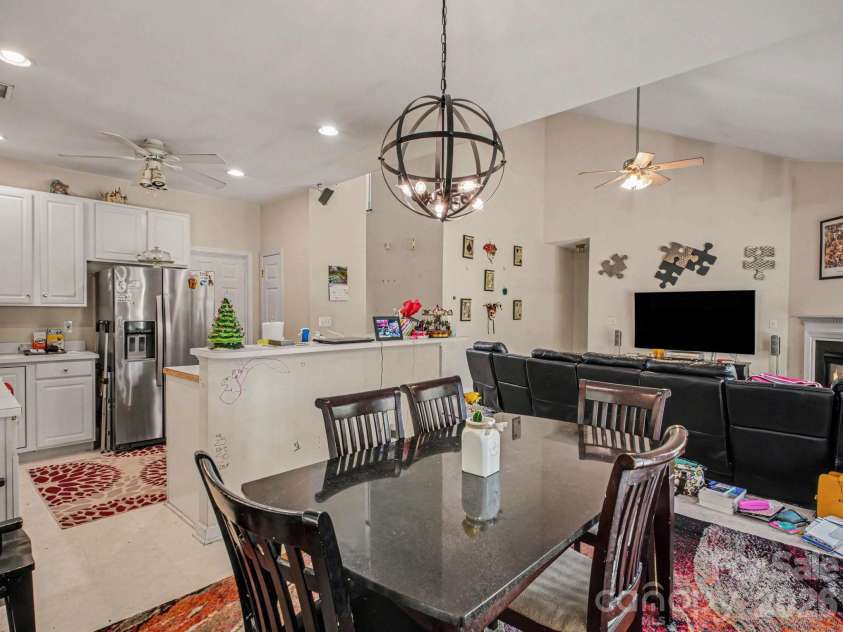 8800 Cavonnier Lane, Charlotte, NC 28216.  MLS# CAR4380051, YatesRealty ID 27802. 