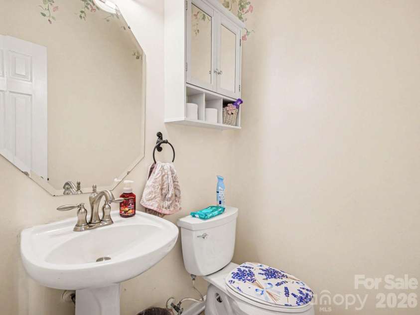 8800 Cavonnier Lane, Charlotte, NC 28216.  MLS# CAR4380051, YatesRealty ID 27802. 