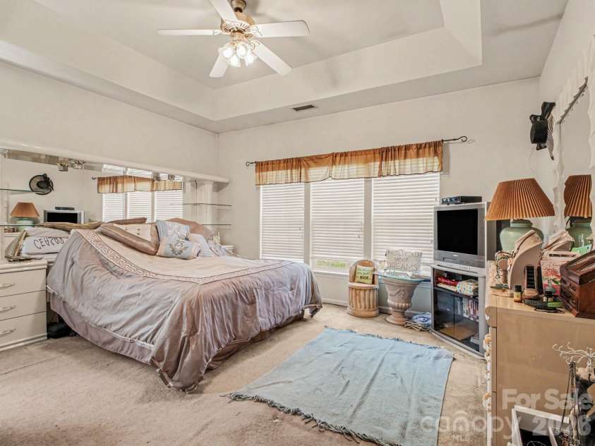 8800 Cavonnier Lane, Charlotte, NC 28216.  MLS# CAR4380051, YatesRealty ID 27802. 