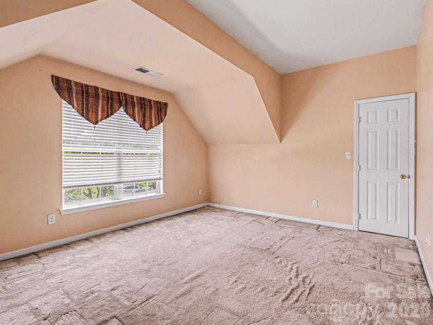 8800 Cavonnier Lane, Charlotte, NC 28216.  MLS# CAR4380051, YatesRealty ID 27802. 