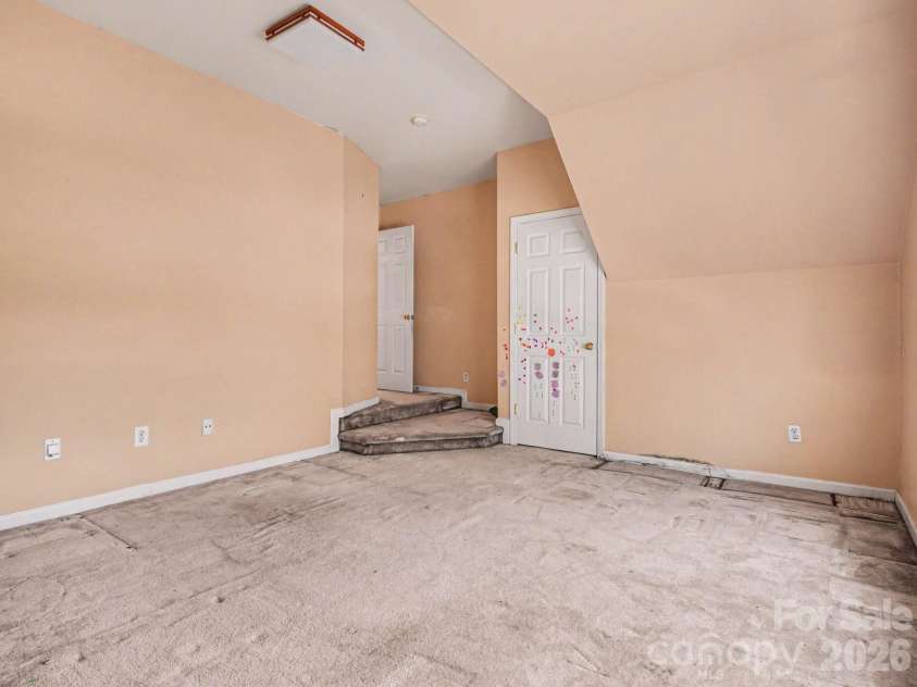8800 Cavonnier Lane, Charlotte, NC 28216.  MLS# CAR4380051, YatesRealty ID 27802. 