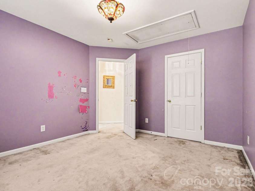 8800 Cavonnier Lane, Charlotte, NC 28216.  MLS# CAR4380051, YatesRealty ID 27802. 