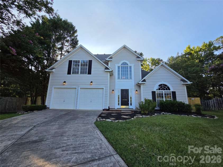 8800 Cavonnier Lane, Charlotte, NC 28216.  MLS# CAR4417973, YatesRealty ID 27802. 