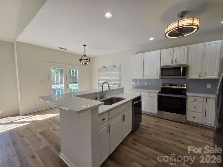 8800 Cavonnier Lane, Charlotte, NC 28216.  MLS# CAR4417973, YatesRealty ID 27802. 