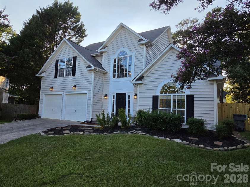 8800 Cavonnier Lane, Charlotte, NC 28216.  MLS# CAR4417973, YatesRealty ID 27802. 