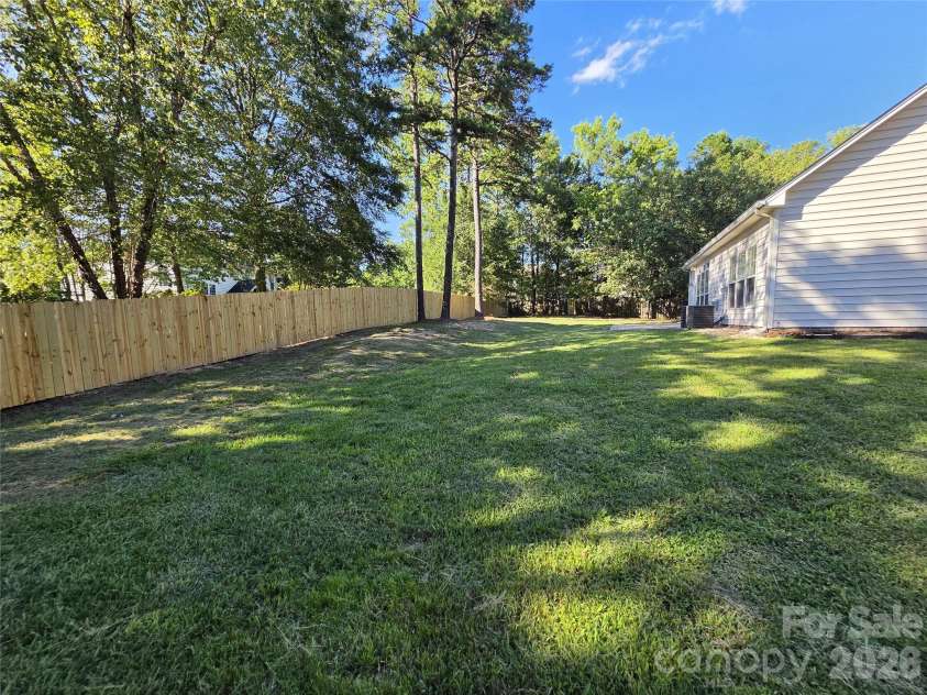 8800 Cavonnier Lane, Charlotte, NC 28216.  MLS# CAR4417973, YatesRealty ID 27802. 