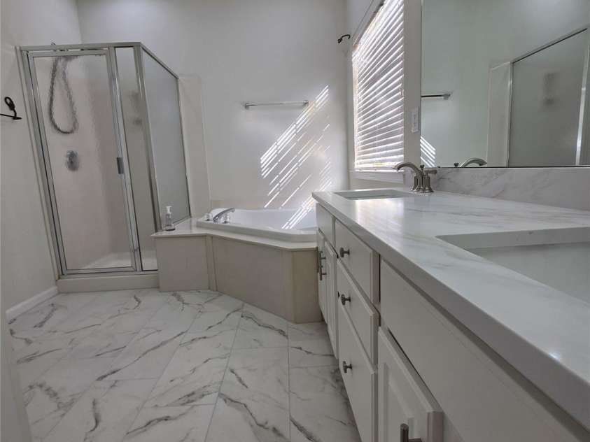 8800 Cavonnier Lane, Charlotte, NC 28216.  MLS# CAR4417973, YatesRealty ID 27802. 
