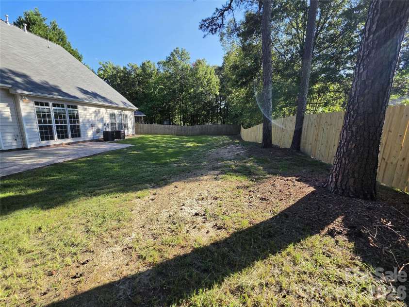 8800 Cavonnier Lane, Charlotte, NC 28216.  MLS# CAR4417973, YatesRealty ID 27802. 