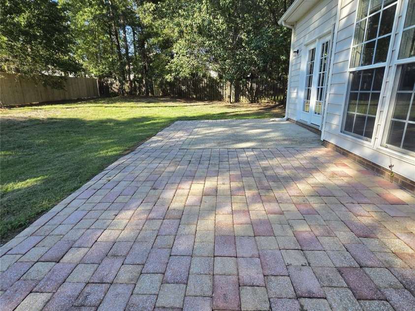 8800 Cavonnier Lane, Charlotte, NC 28216.  MLS# CAR4417973, YatesRealty ID 27802. 