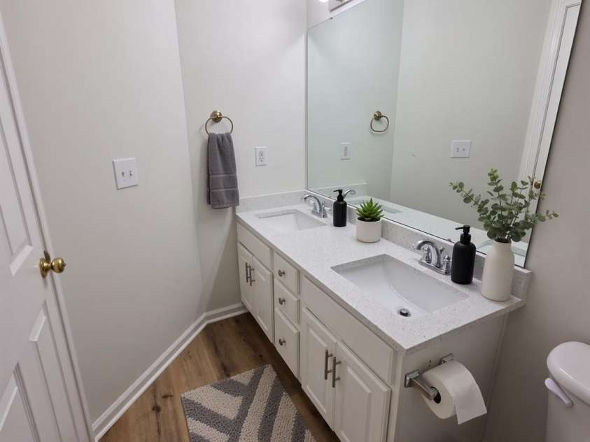 8800 Cavonnier Lane, Charlotte, NC 28216.  MLS# CAR4417973, YatesRealty ID 27802. 