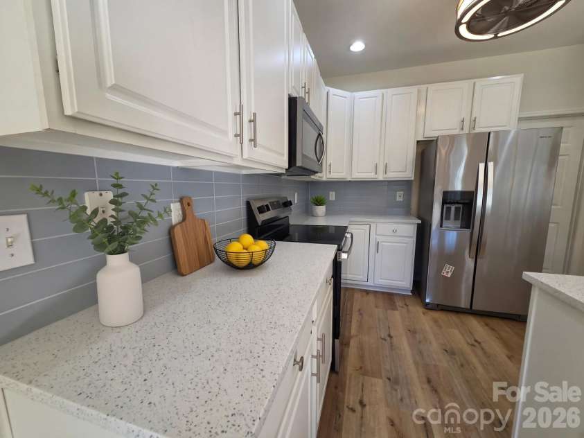 8800 Cavonnier Lane, Charlotte, NC 28216.  MLS# CAR4417973, YatesRealty ID 27802. 