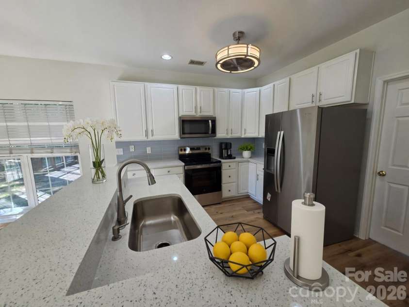 8800 Cavonnier Lane, Charlotte, NC 28216.  MLS# CAR4417973, YatesRealty ID 27802. 