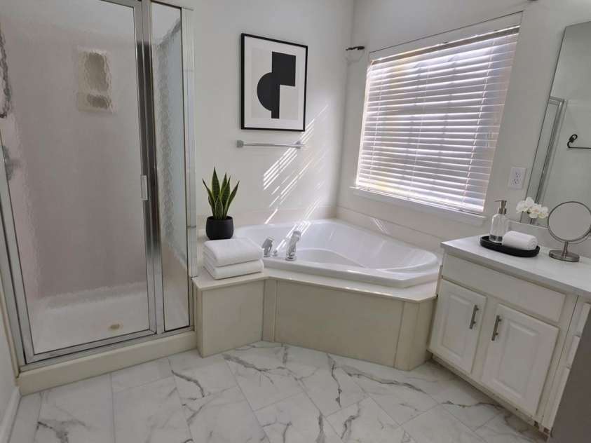 8800 Cavonnier Lane, Charlotte, NC 28216.  MLS# CAR4417973, YatesRealty ID 27802. 