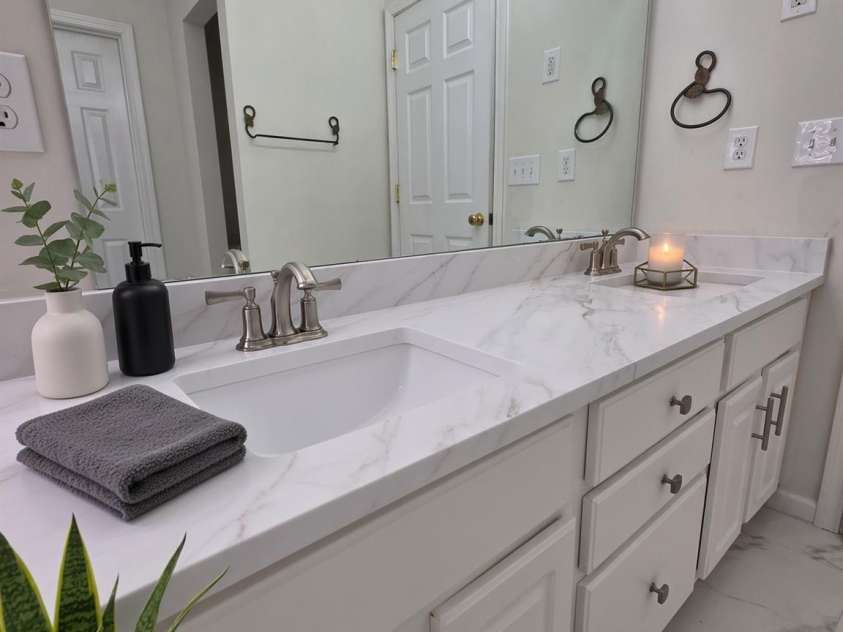 8800 Cavonnier Lane, Charlotte, NC 28216.  MLS# CAR4417973, YatesRealty ID 27802. 