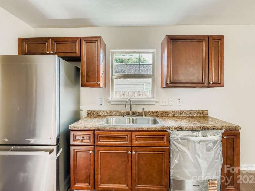 208 Lakewood Avenue, Charlotte, NC 28208.  MLS# CAR4283763, YatesRealty ID 27805. 