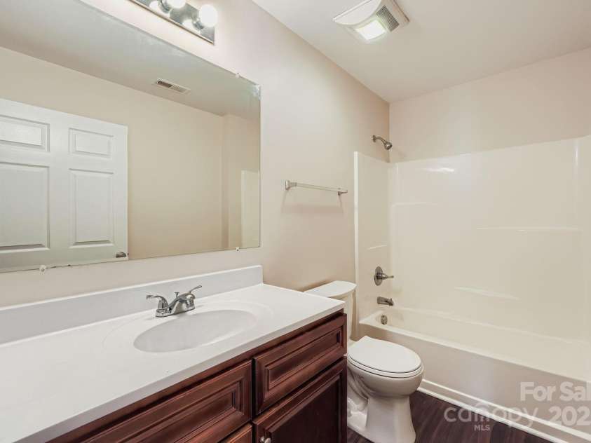 208 Lakewood Avenue, Charlotte, NC 28208.  MLS# CAR4283763, YatesRealty ID 27805. 