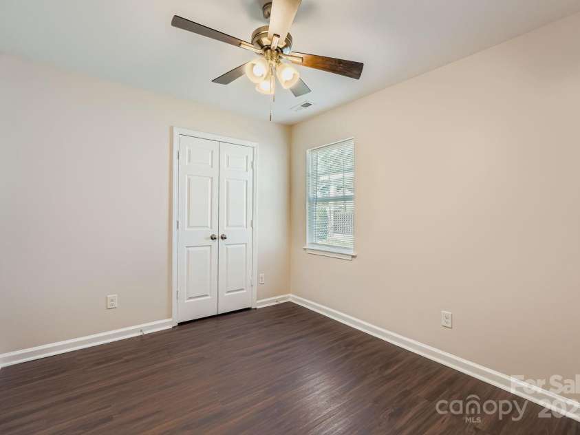 208 Lakewood Avenue, Charlotte, NC 28208.  MLS# CAR4283763, YatesRealty ID 27805. 