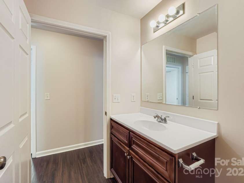 208 Lakewood Avenue, Charlotte, NC 28208.  MLS# CAR4283763, YatesRealty ID 27805. 