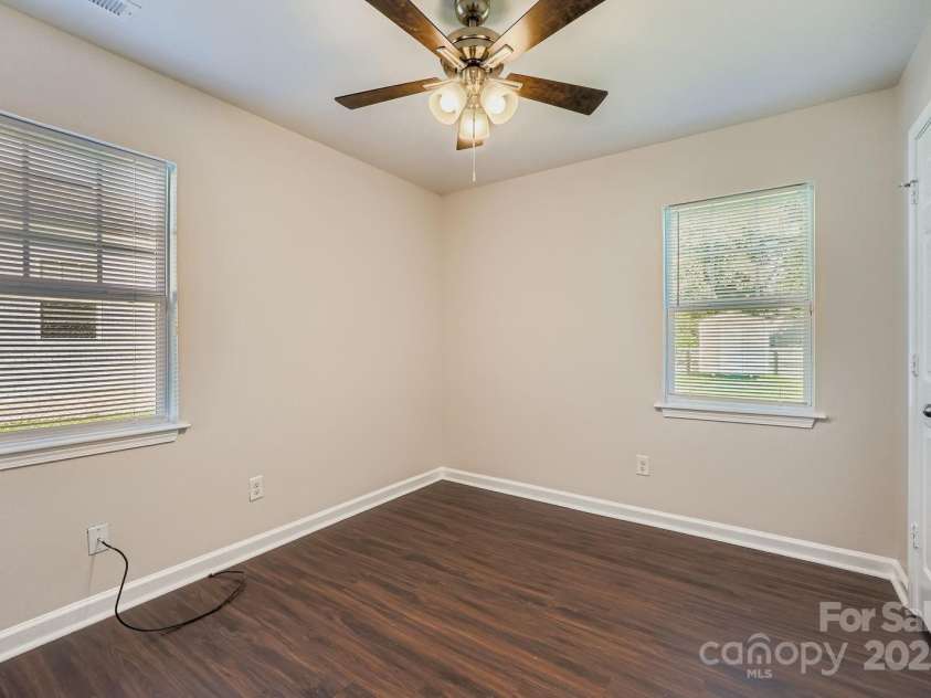 208 Lakewood Avenue, Charlotte, NC 28208.  MLS# CAR4283763, YatesRealty ID 27805. 