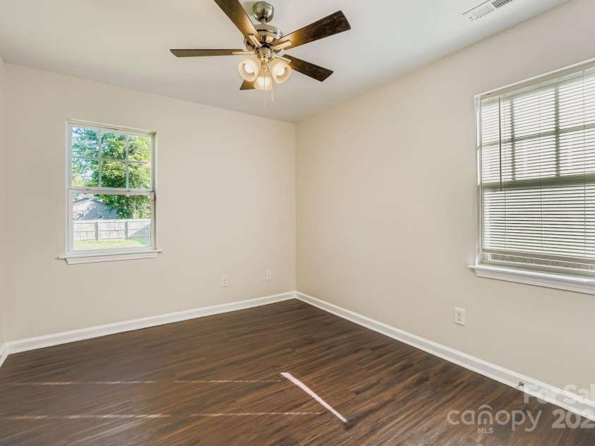 208 Lakewood Avenue, Charlotte, NC 28208.  MLS# CAR4283763, YatesRealty ID 27805. 