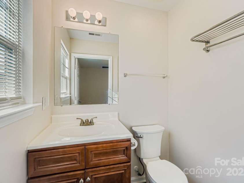 208 Lakewood Avenue, Charlotte, NC 28208.  MLS# CAR4283763, YatesRealty ID 27805. 