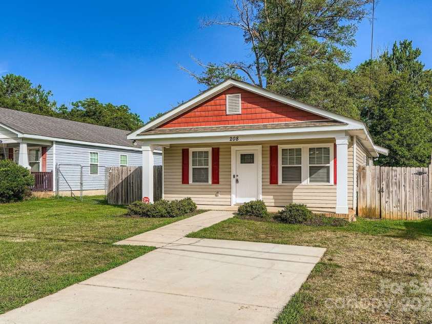 208 Lakewood Avenue, Charlotte, NC 28208.  MLS# CAR4283763, YatesRealty ID 27805. 