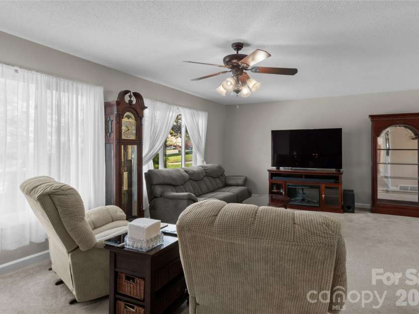 223 Vandyke Street, Kernersville, NC 27284.  MLS# CAR4366884, YatesRealty ID 27805. 