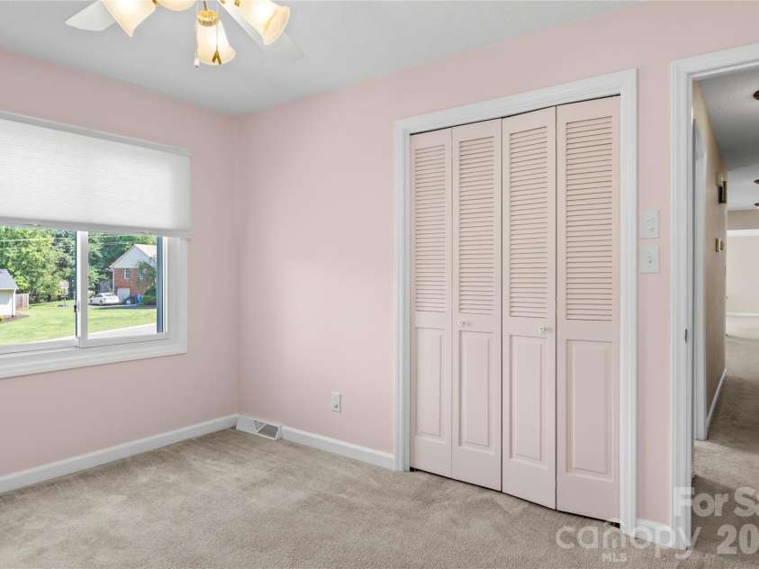 223 Vandyke Street, Kernersville, NC 27284.  MLS# CAR4418107, YatesRealty ID 27805. 