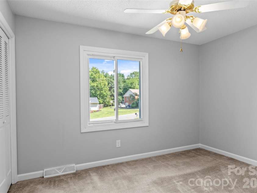 223 Vandyke Street, Kernersville, NC 27284.  MLS# CAR4418107, YatesRealty ID 27805. 