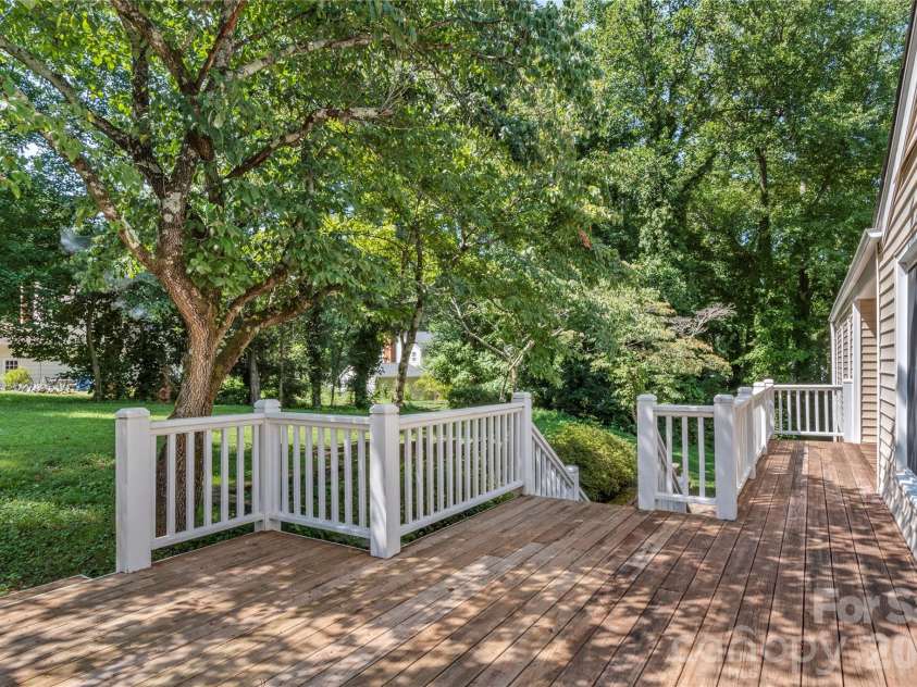 223 Vandyke Street, Kernersville, NC 27284.  MLS# CAR4418107, YatesRealty ID 27805. 