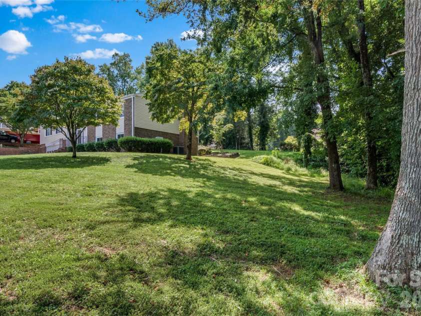 223 Vandyke Street, Kernersville, NC 27284.  MLS# CAR4418107, YatesRealty ID 27805. 