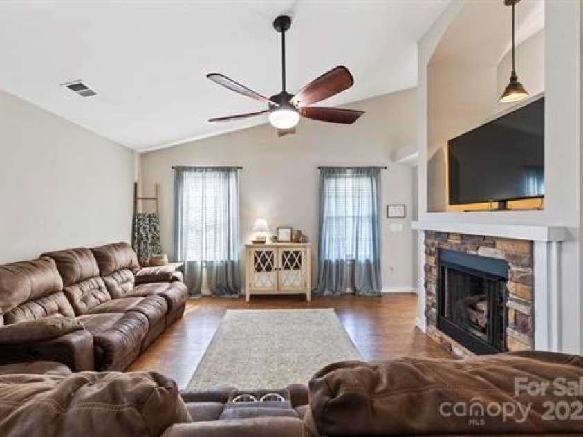 216 Sweetgrass Drive, Chesnee, SC 29323.  MLS# CAR4285130, YatesRealty ID 27807. 