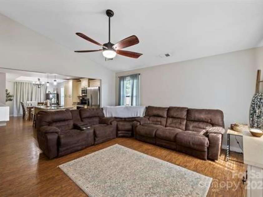 216 Sweetgrass Drive, Chesnee, SC 29323.  MLS# CAR4285130, YatesRealty ID 27807. 