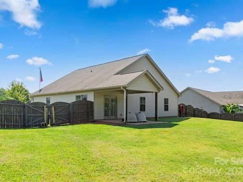 216 Sweetgrass Drive, Chesnee, SC 29323.  MLS# CAR4285130, YatesRealty ID 27807. 