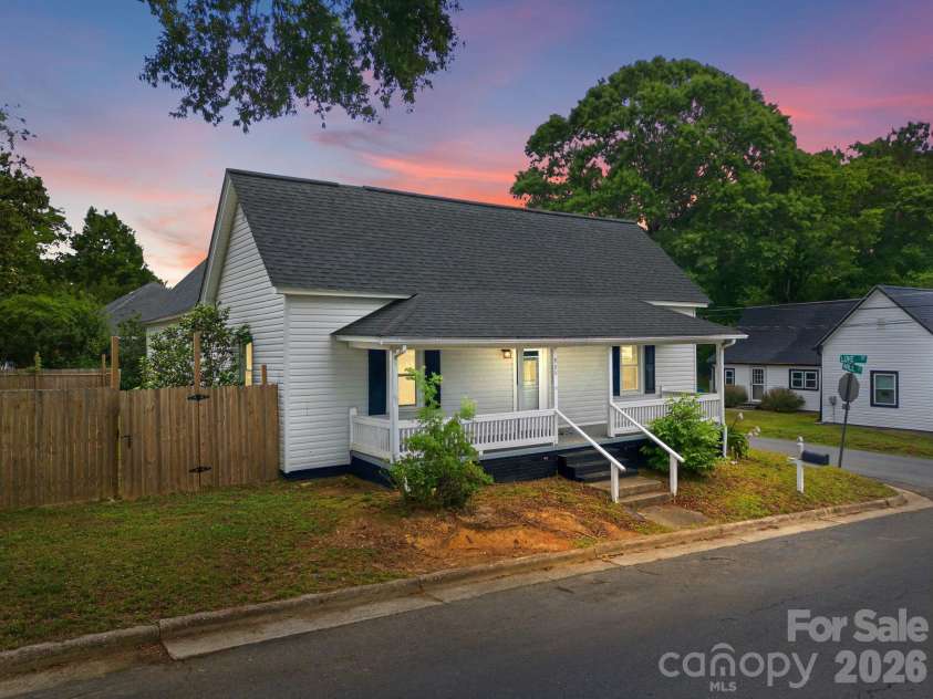 904 Mill Street, Albemarle, NC 28001.  MLS# CAR4386071, YatesRealty ID 27807. 
