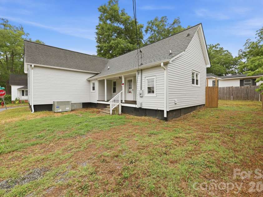 904 Mill Street, Albemarle, NC 28001.  MLS# CAR4386071, YatesRealty ID 27807. 