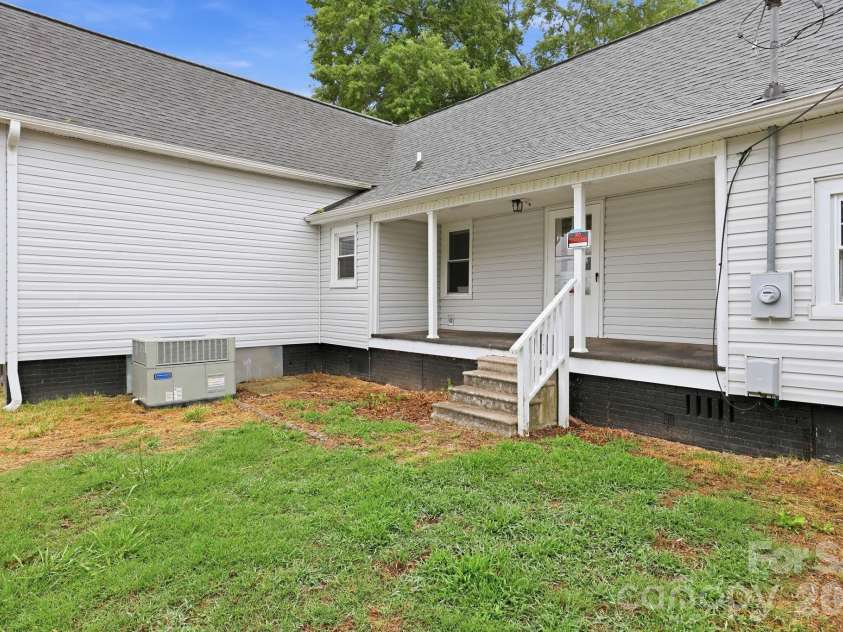 904 Mill Street, Albemarle, NC 28001.  MLS# CAR4386071, YatesRealty ID 27807. 
