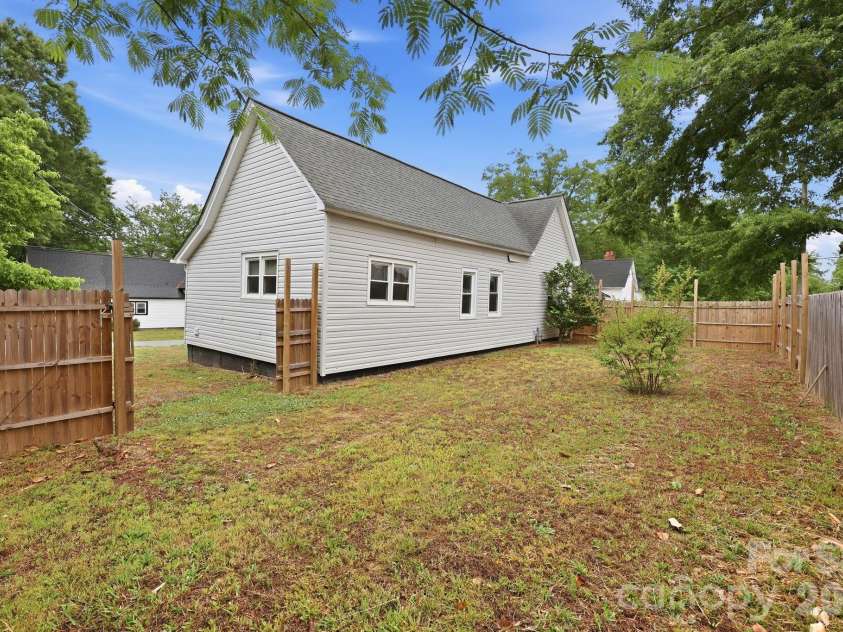 904 Mill Street, Albemarle, NC 28001.  MLS# CAR4386071, YatesRealty ID 27807. 