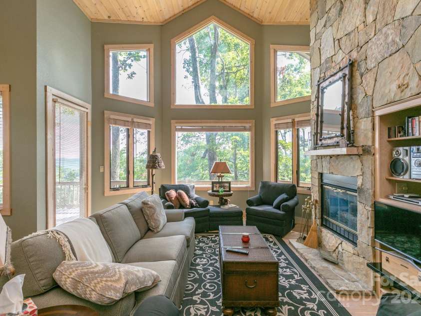 2163 Mountain Air Drive, Burnsville, NC 28714.  MLS# CAR4283725, YatesRealty ID 27808. 