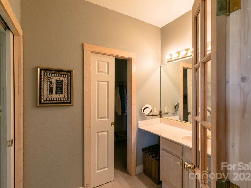 2163 Mountain Air Drive, Burnsville, NC 28714.  MLS# CAR4283725, YatesRealty ID 27808. 