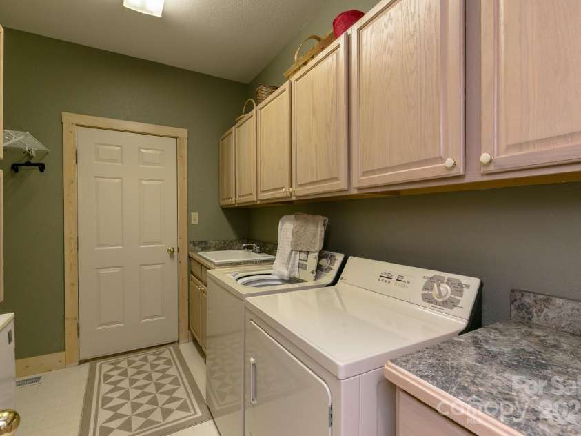 2163 Mountain Air Drive, Burnsville, NC 28714.  MLS# CAR4283725, YatesRealty ID 27808. 