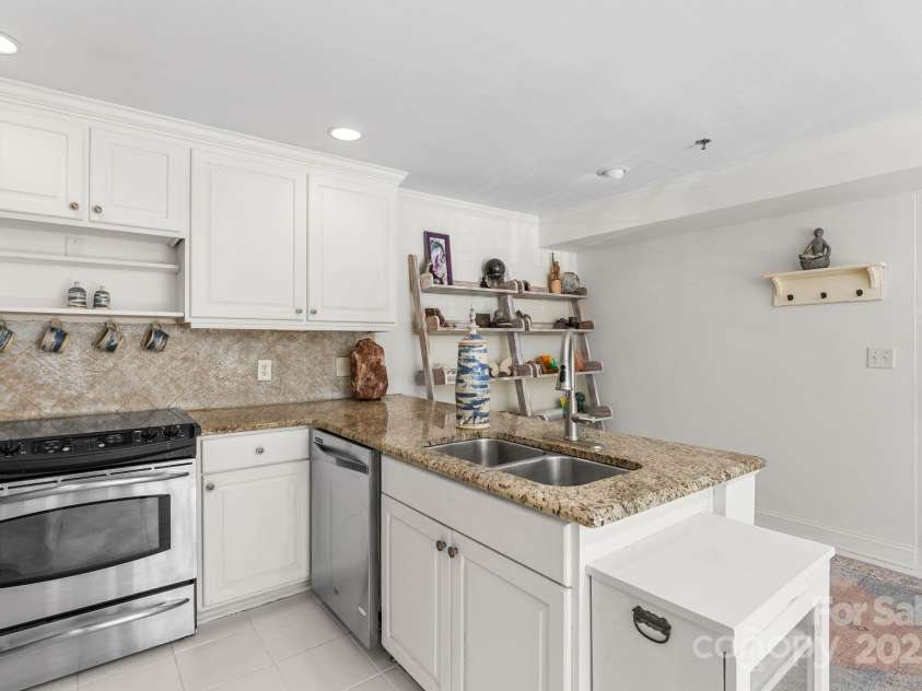 429 Bowling Park Road, Asheville, NC 28803.  MLS# CAR4314459, YatesRealty ID 2781. 