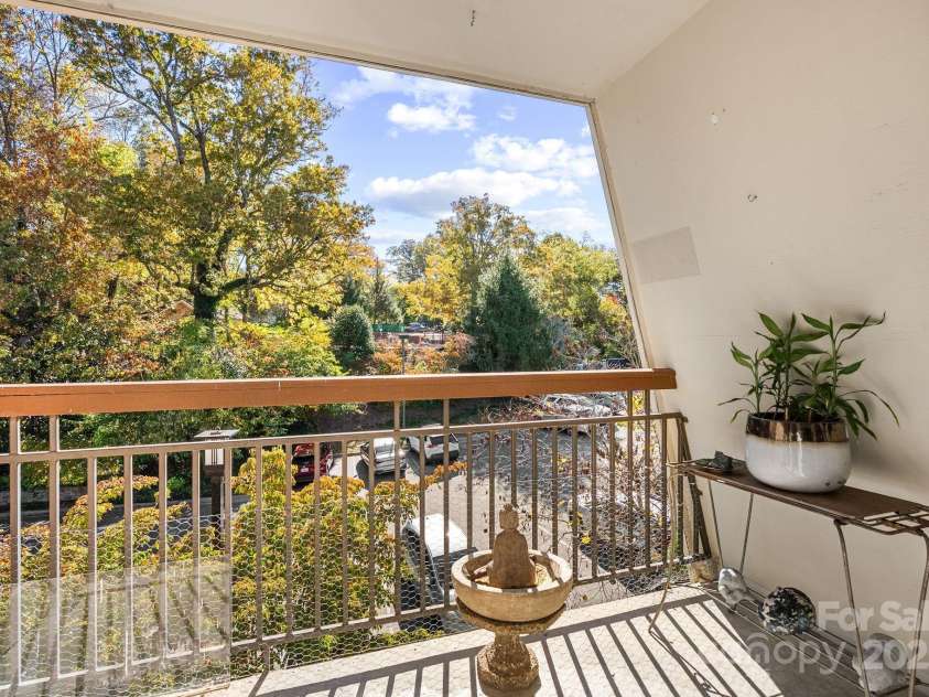 429 Bowling Park Road, Asheville, NC 28803.  MLS# CAR4314459, YatesRealty ID 2781. 