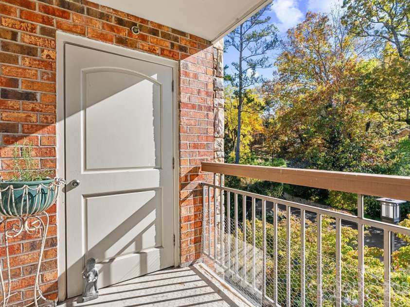 429 Bowling Park Road, Asheville, NC 28803.  MLS# CAR4314459, YatesRealty ID 2781. 