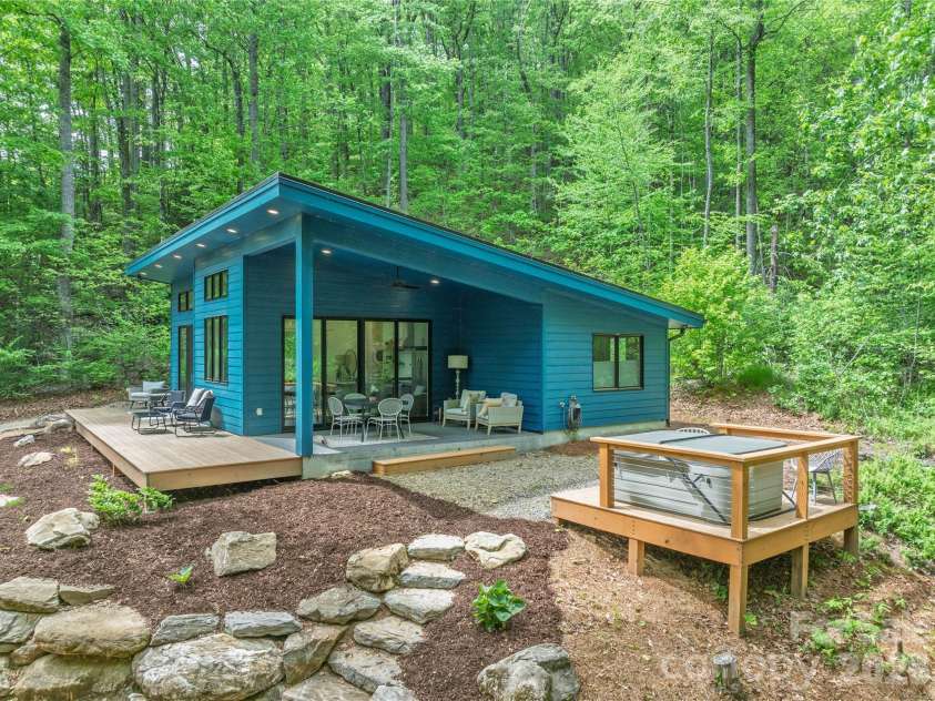 808 Mountain Cove Road, Hendersonville, NC 28792.  MLS# CAR4384328, YatesRealty ID 2781. 