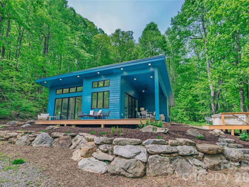 808 Mountain Cove Road, Hendersonville, NC 28792.  MLS# CAR4384328, YatesRealty ID 2781. 