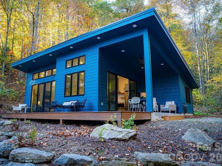 808 Mountain Cove Road, Hendersonville, NC 28792.  MLS# CAR4384328, YatesRealty ID 2781. 